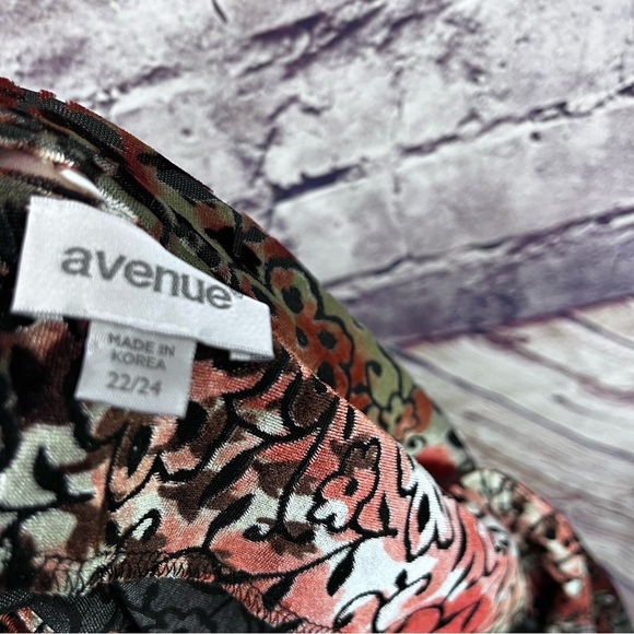 Avenue Green Rust Velvet Floral Belle Sleeve Top - Picture 9 of 11